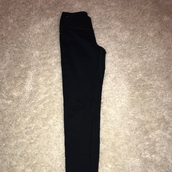 Low Waisted Black Leggings - Picture 3 of 3